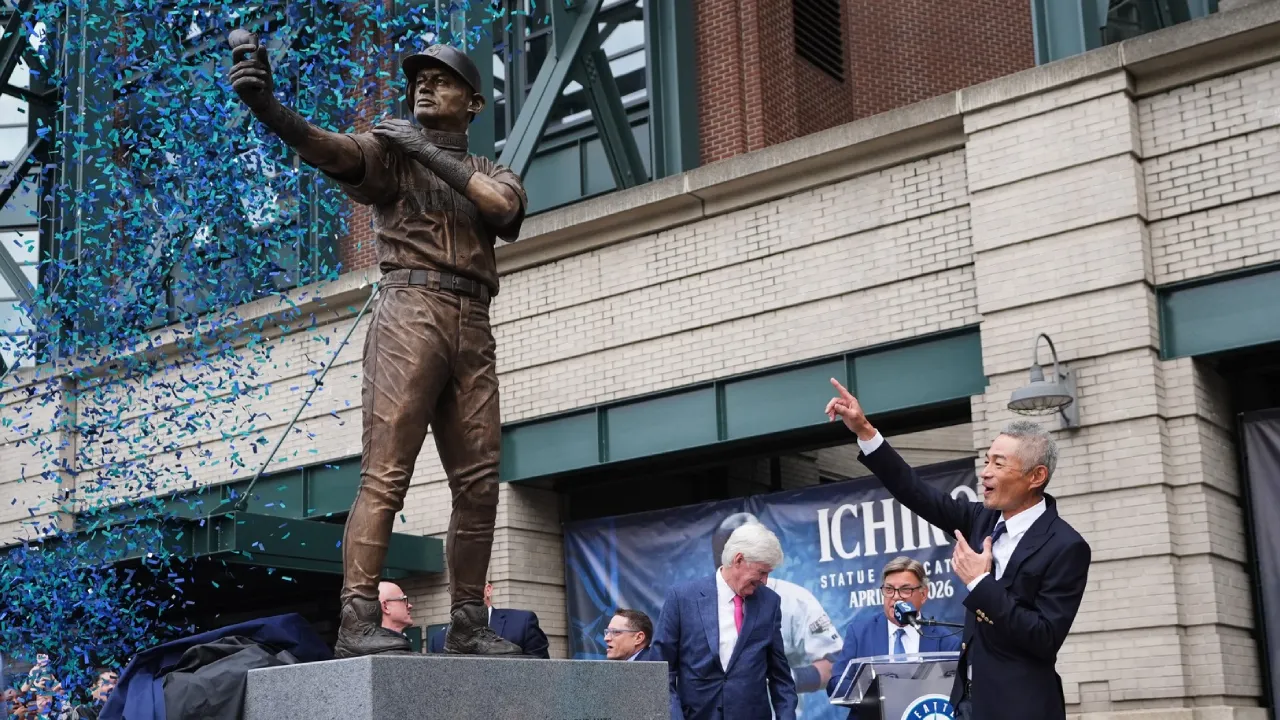 Seattle Mariners Perkenalkan Patung Ichiro Suzuki untuk Penggemar