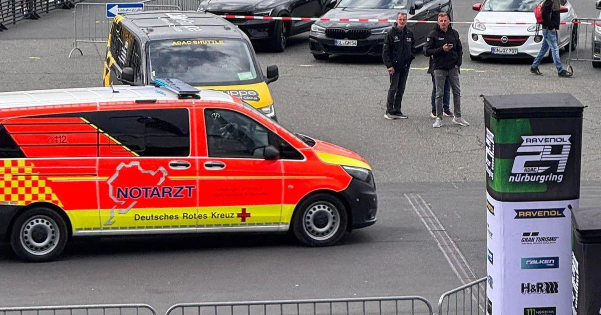 Beberapa Pembalap Cedera dalam Kecelakaan di Nurburgring - sumber: (racingnews365)