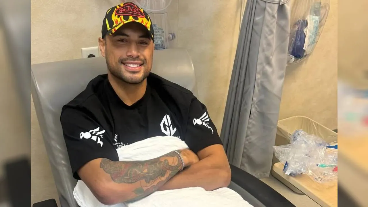 Carlos Ulberg mengunggah kabar operasi yang dijalaninya di Las Vegas, sementara manajernya mengonfirmasi bahwa cedera tersebut merupakan robekan ACL. (Foto: Fight TV)