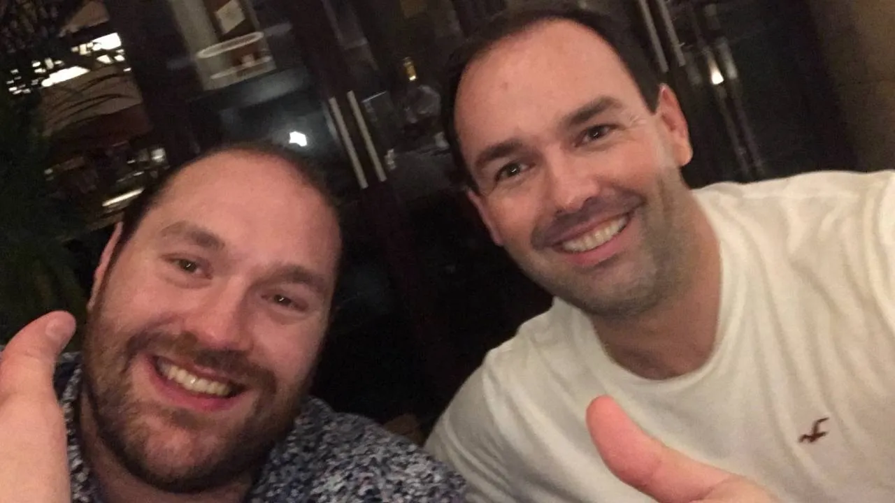 Daniel Kinahan (kanan) pernah menjadi penasihat bagi mantan juara dunia kelas berat, Tyson Fury. (Foto: Fight TV)