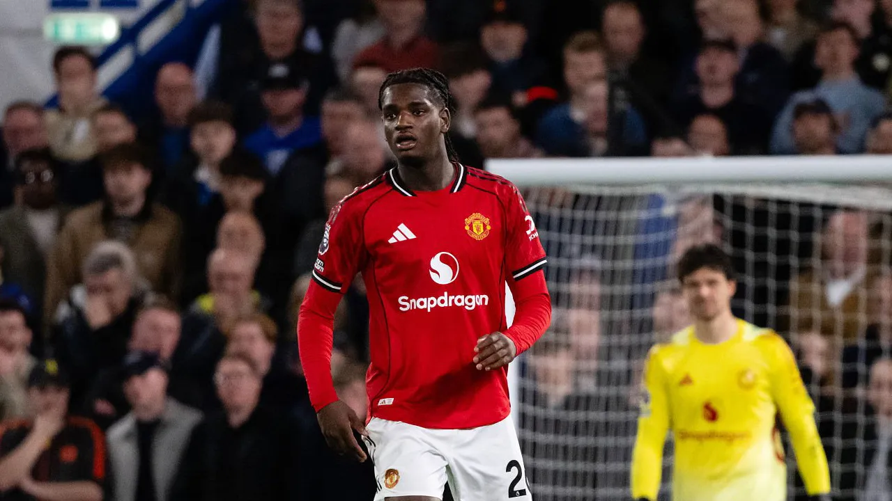 Duet Dadakan Ayden Heaven-Mazraoui Dipuji Carrick Usai Bungkam Chelsea