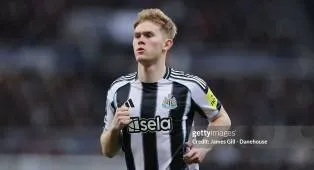 Eddie Howe Jelaskan Alasan Tarik Lewis Hall saat Lawan Bournemouth