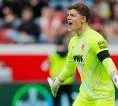 Finn Dahmen Bahagia Bantu Augsburg Tumbangkan Leverkusen