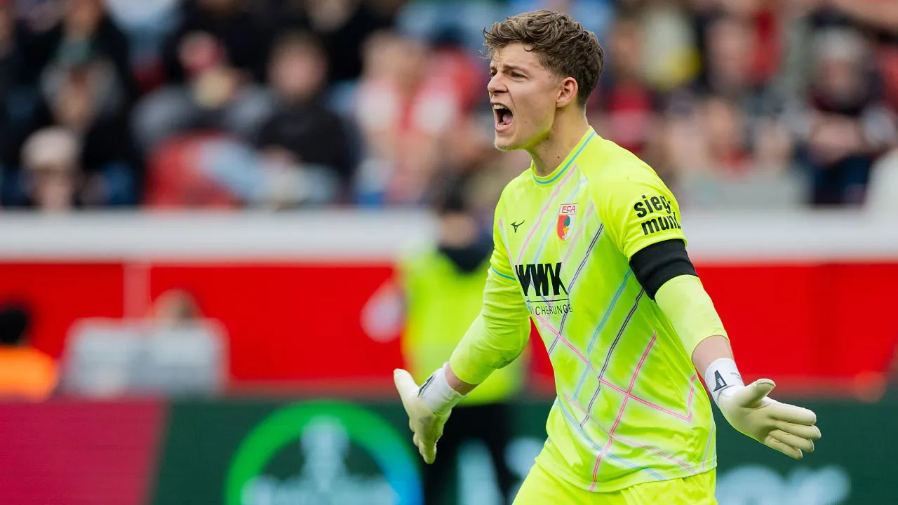 Finn Dahmen Bahagia Bantu Augsburg Tumbangkan Leverkusen