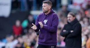 Kalah Telak 3-0, Rob Edwards Sebut Wolves Banyak Lakukan Kesalahan