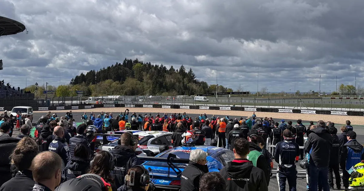 Keheningan Sejenak untuk Juha Miettinen di Nurburgring - sumber: (racingnews365)