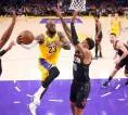 Lakers Kalahkan Rockets Tanpa Kehadiran Durant