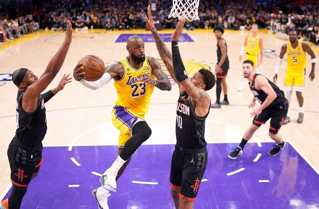 Lakers Kalahkan Rockets Tanpa Kehadiran Durant - sumber: (mainbasket)