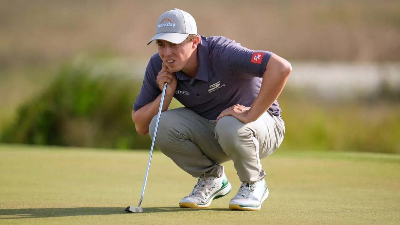 Matt Fitzpatrick kini memimpin dengan total 17-under 196, meski sempat mengalami awal yang kurang meyakinkan. (Foto: Golf Digest)
