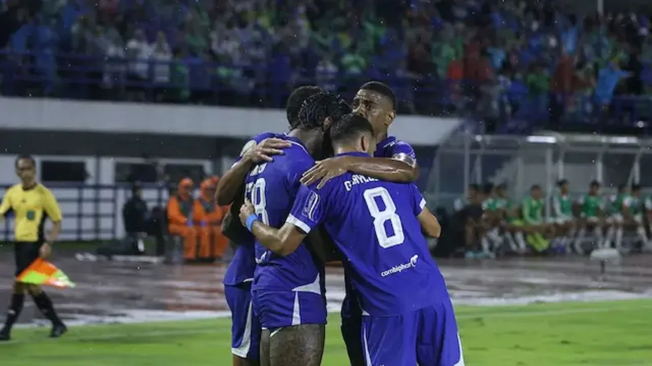 Persib Bandung wajib menang di kandang Dewa United FC untuk kembali melebarkan jarak