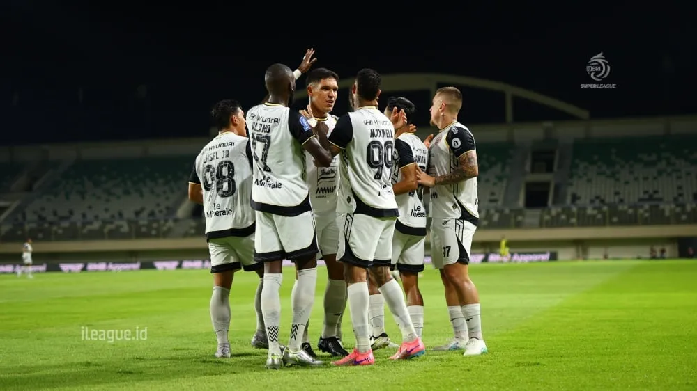 Van Basty Sousa Soroti Pentingnya Kemenangan Persija atas PSBS - sumber: (ileagueid)