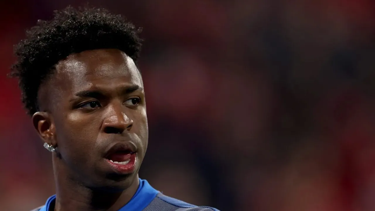 Vinicius Jr Dinilai Masih Kalah Jauh Ketimbang Neymar dan Ronaldo