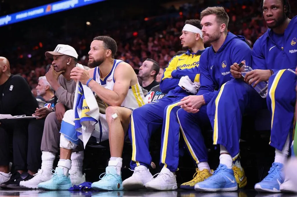 Warriors Butuh Revisi Strategi, Tegas Stephen Curry - sumber: (mainbasket)