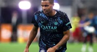 Akanji Ungkap Nyaris Gabung Milan Sebelum Pilih Inter dan Bidik Gelar Ganda
