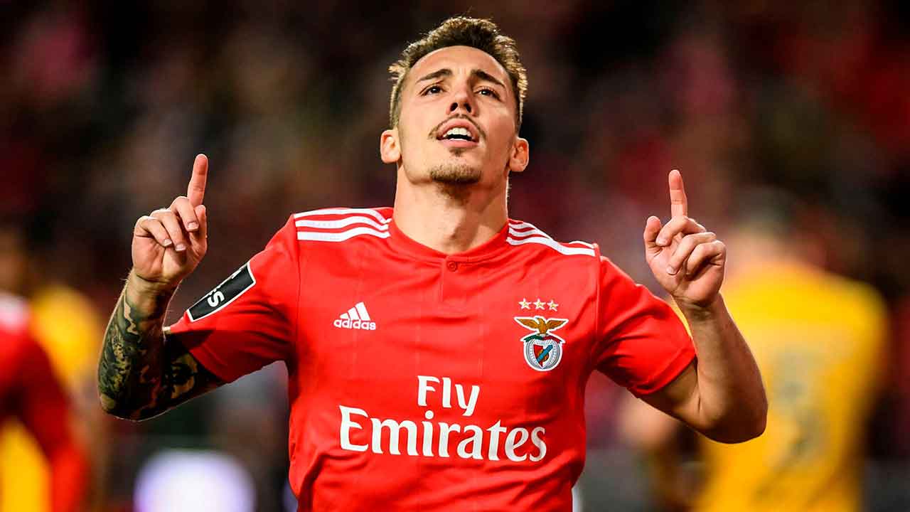 Bidik Alejandro Grimaldo, Milan Harus Bersaing Dengan Juve dan Barca