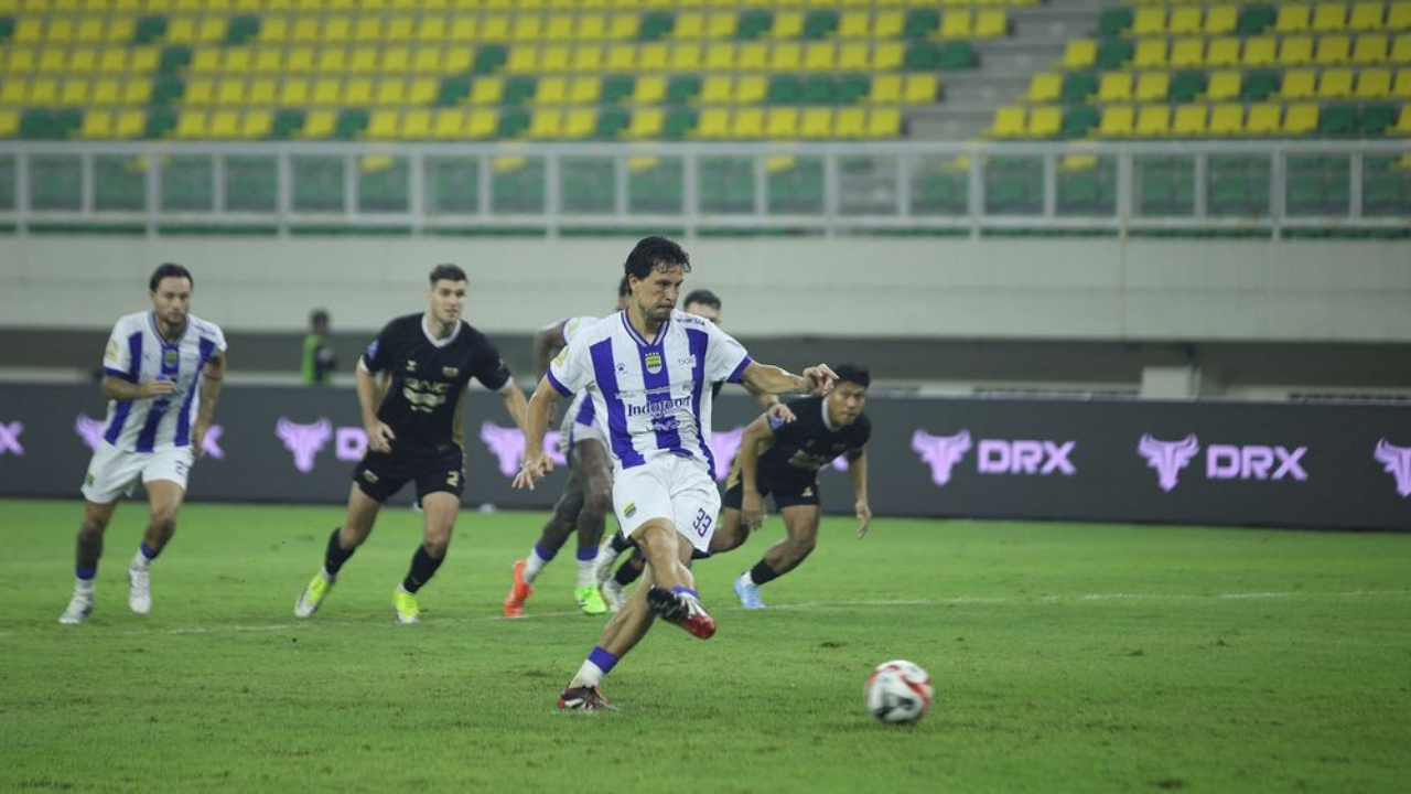 Diwarnai Dua Gol Kontroversial, Persib Ditahan Dewa United