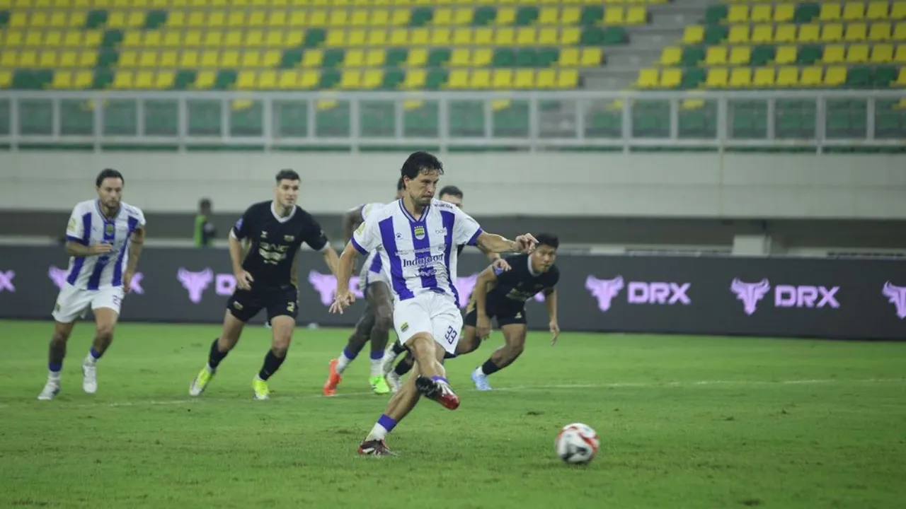 Diwarnai Dua Gol Kontroversial, Persib Ditahan Dewa United