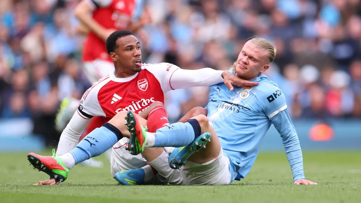 Gabriel Selamat dari Dua Insiden Kartu Merah Kontra Man City - sumber: (footballlondon)