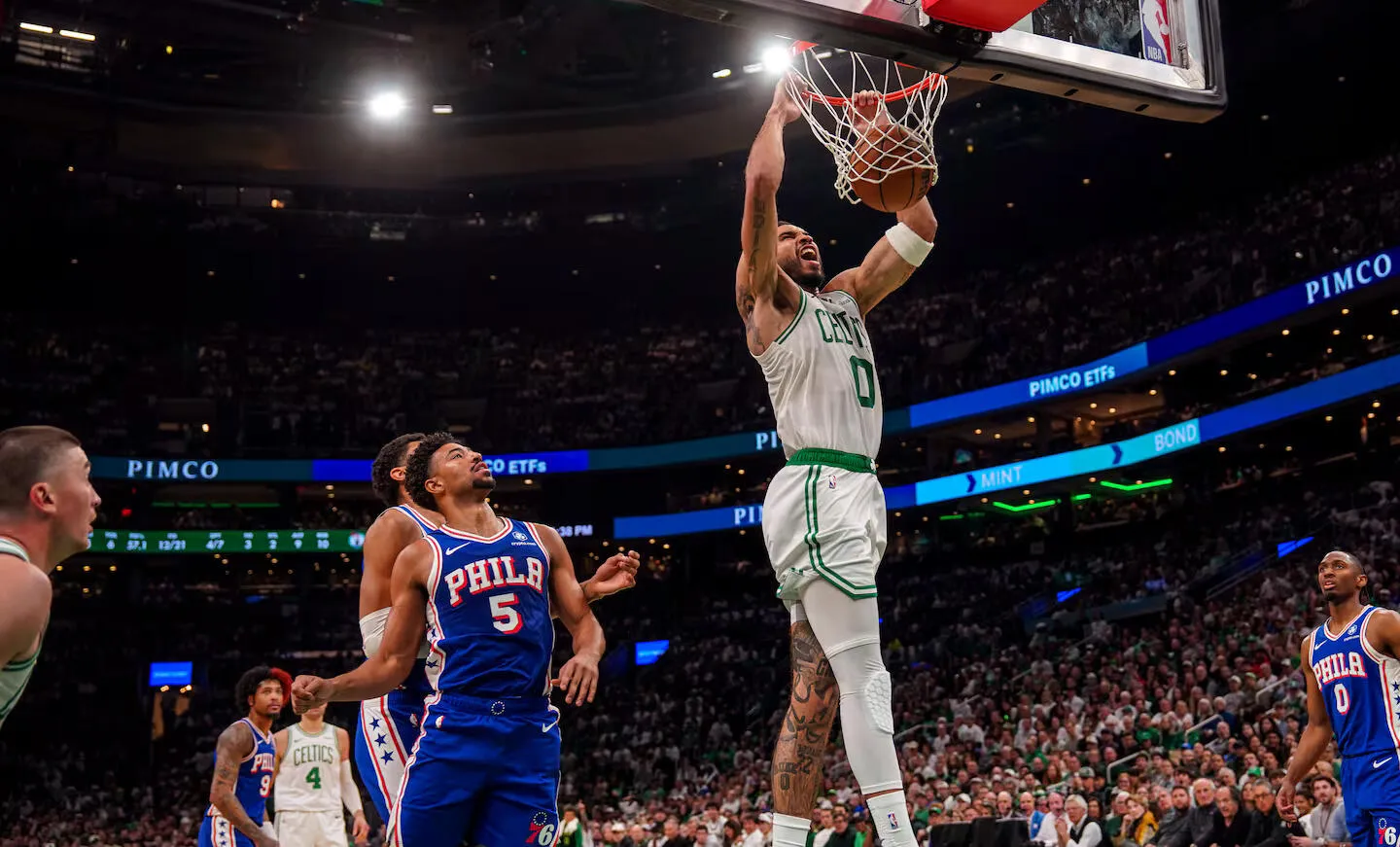 Jayson Tatum Gemilang, Celtics Taklukkan 76ers 123-91 - sumber: (mainbasket)