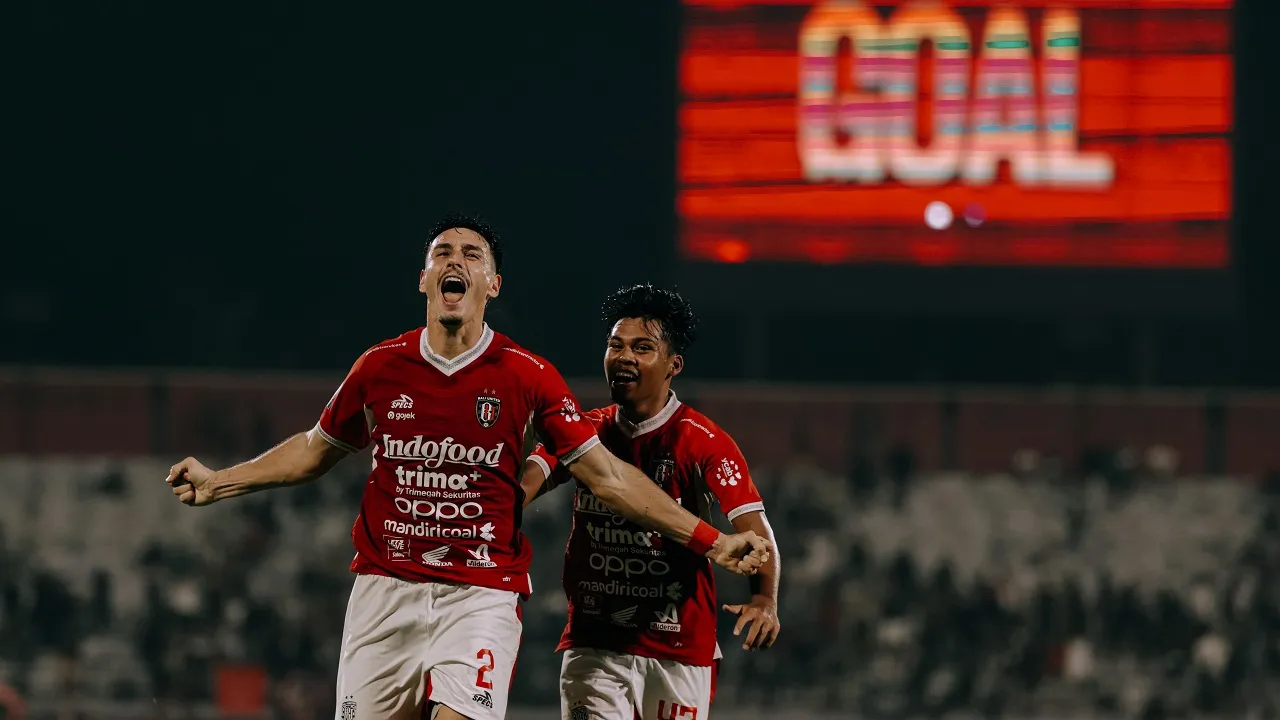 Pemain bertahan Bali United, Joao Ferrari merayakan gol ke gawang Malut United FC