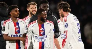 Kalahkan PSG 2-1, Lyon Tingkatkan Peluang Lolos ke Liga Champions