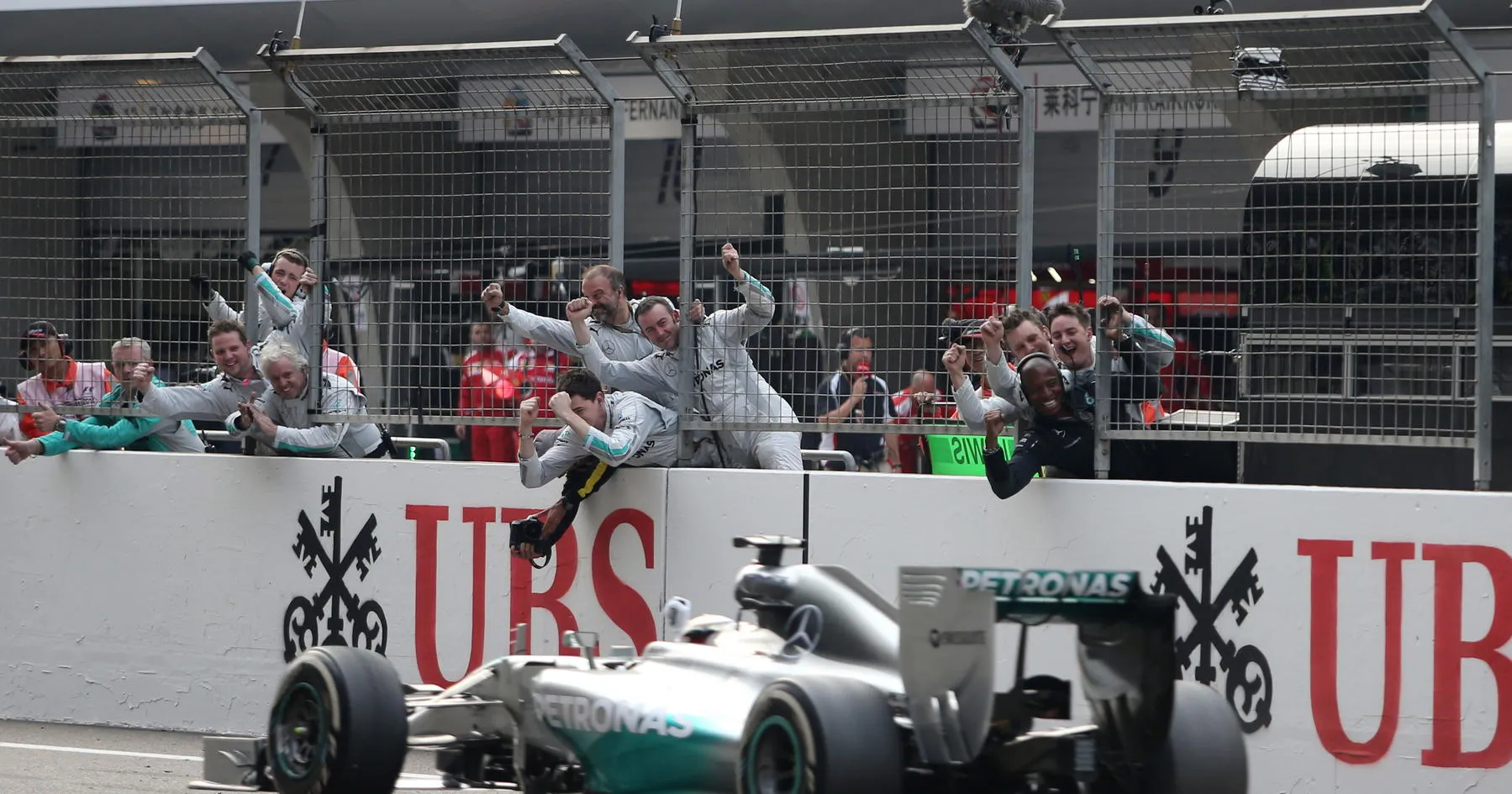 Kesalahan Aneh Akhiri Balapan F1 Lebih Cepat - sumber: (racingnews365)