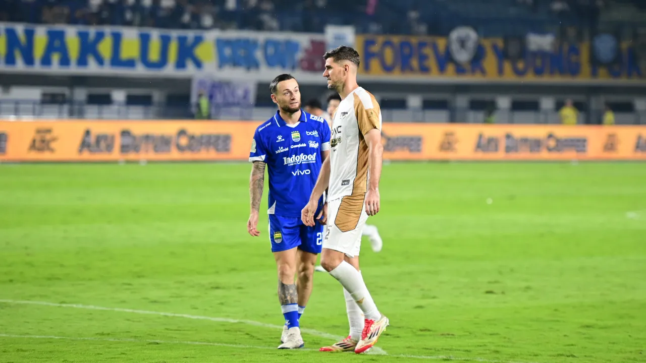 Marc Klok berharap NIck Kuipers tidak tampil maksimal di pertahanan Dewa United saat bertemu Persib