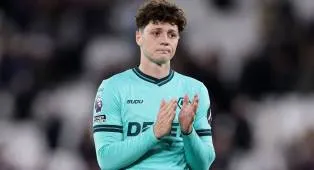 Leeds United Pertimbangkan Transfer Ladislav Krejci dari Wolves