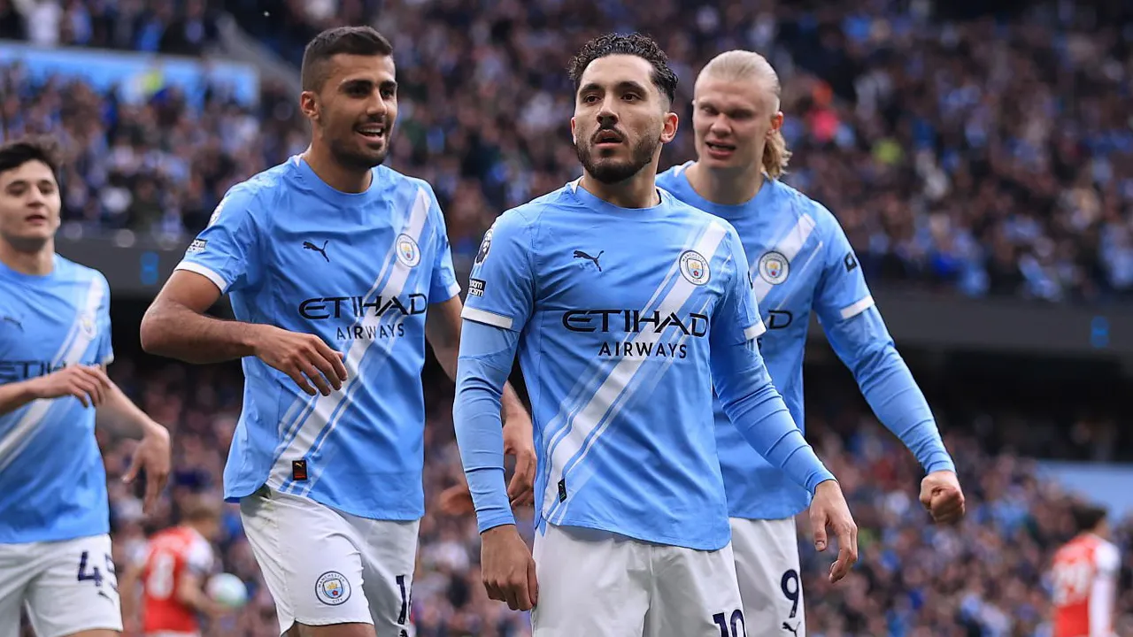 Rayan Cherki Tampil Impresif, Guardiola Puji Dampaknya bagi Man City