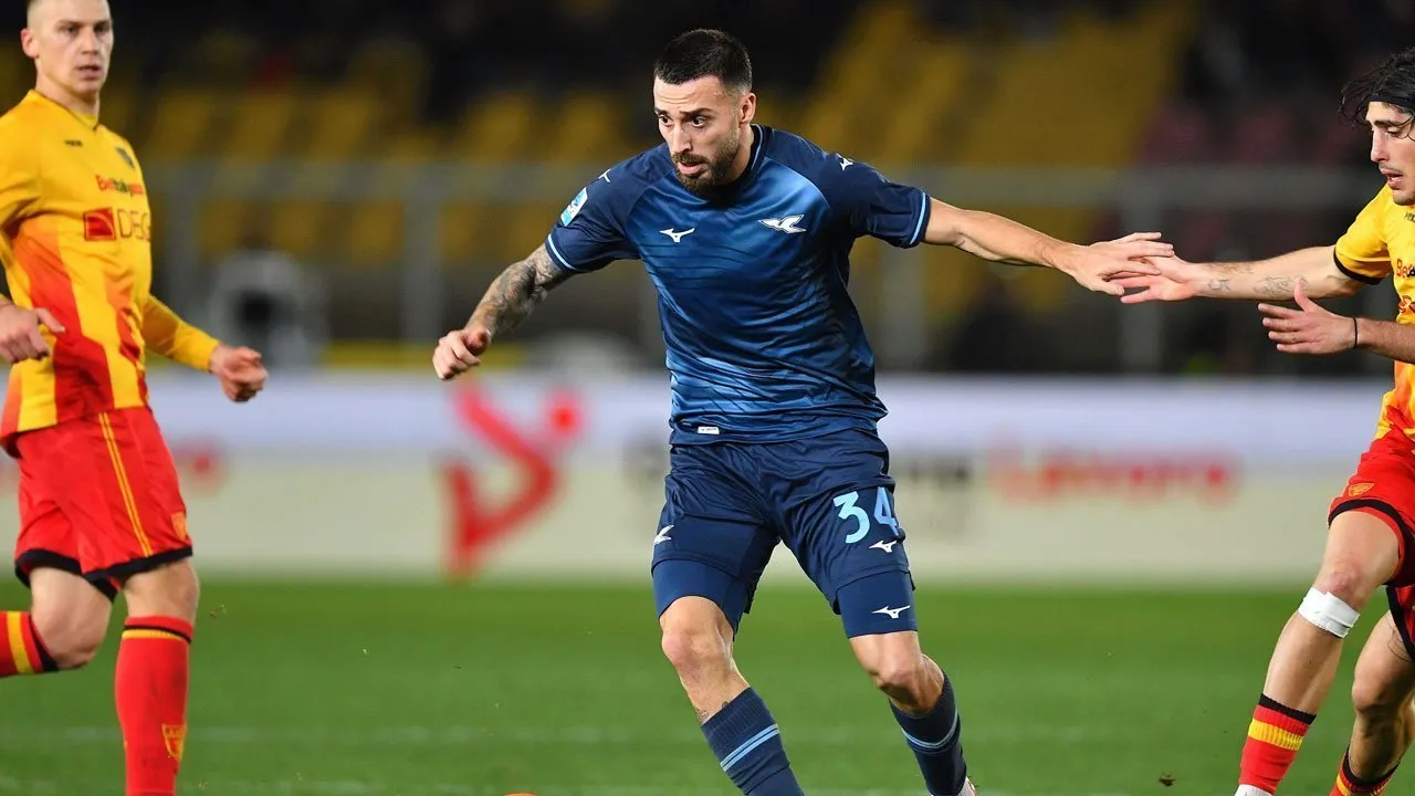 Selain Mario Gila, AC Milan Juga Bertekad Datangkan Satu Bek Tambahan