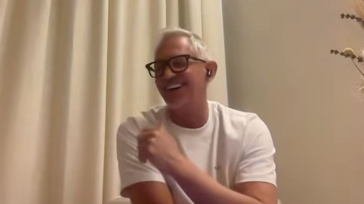 Shearer Sindir Newcastle, Lineker Tak Tahan Tawa