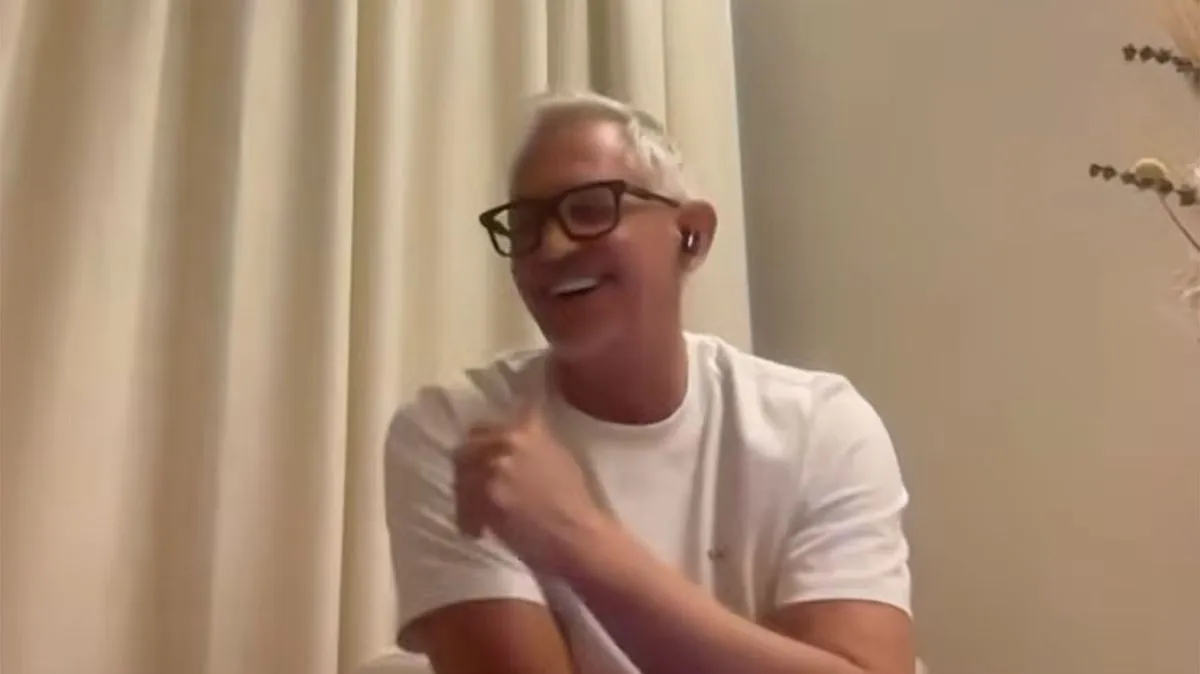 Shearer Sindir Newcastle, Lineker Tak Tahan Tawa