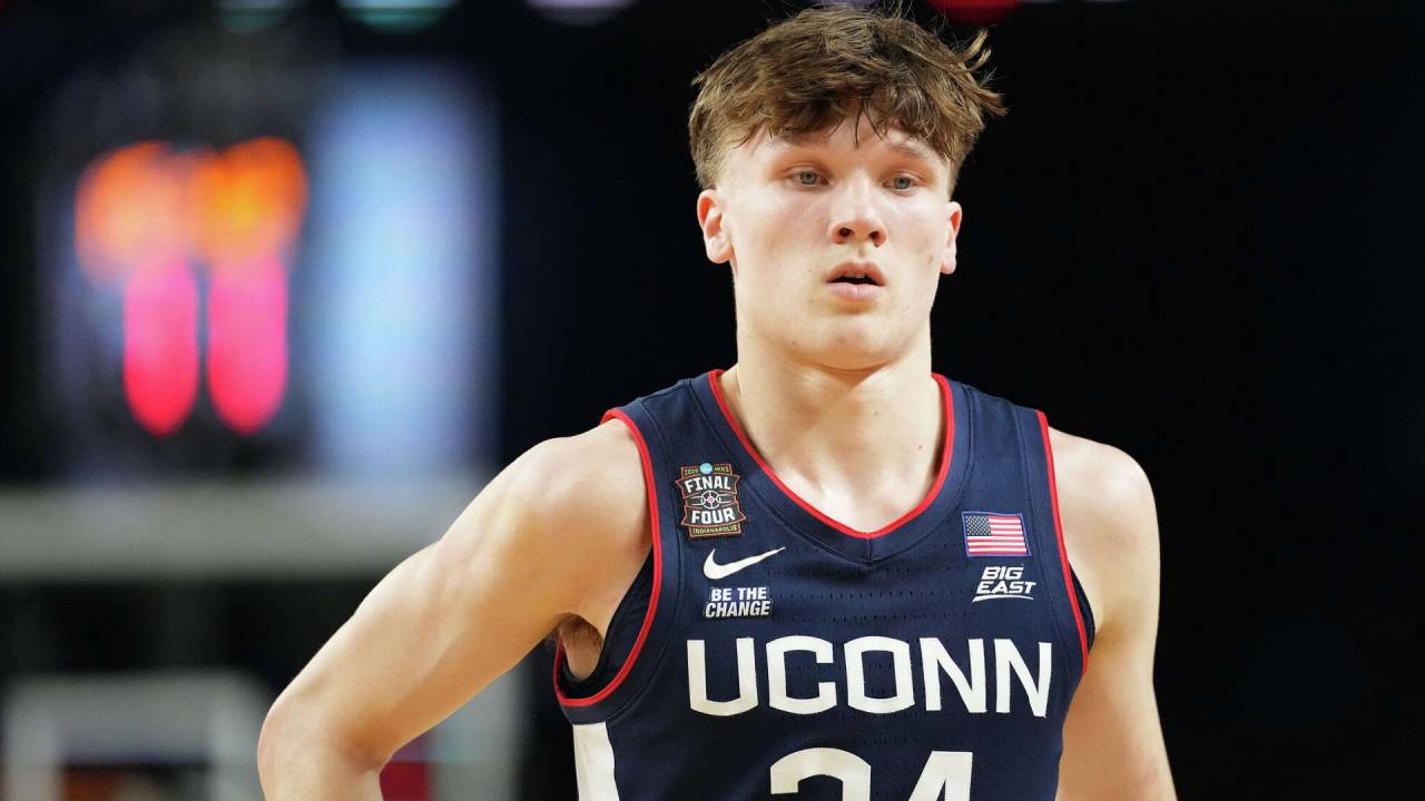 Braylon Mullins Pilih Bertahan di UConn Huskies, Tunda Langkah ke NBA