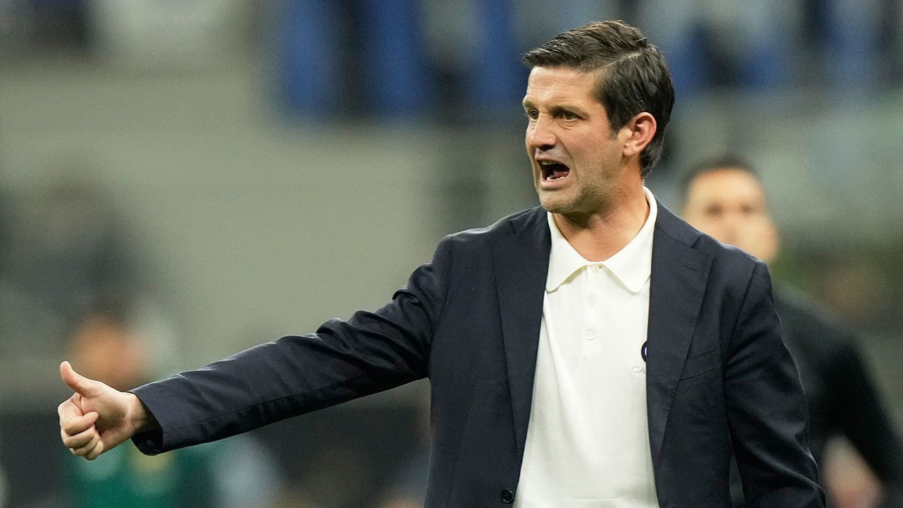 Cristian Chivu Bertekad Menyamai Pencapaian Mantan Pelatihnya di Inter