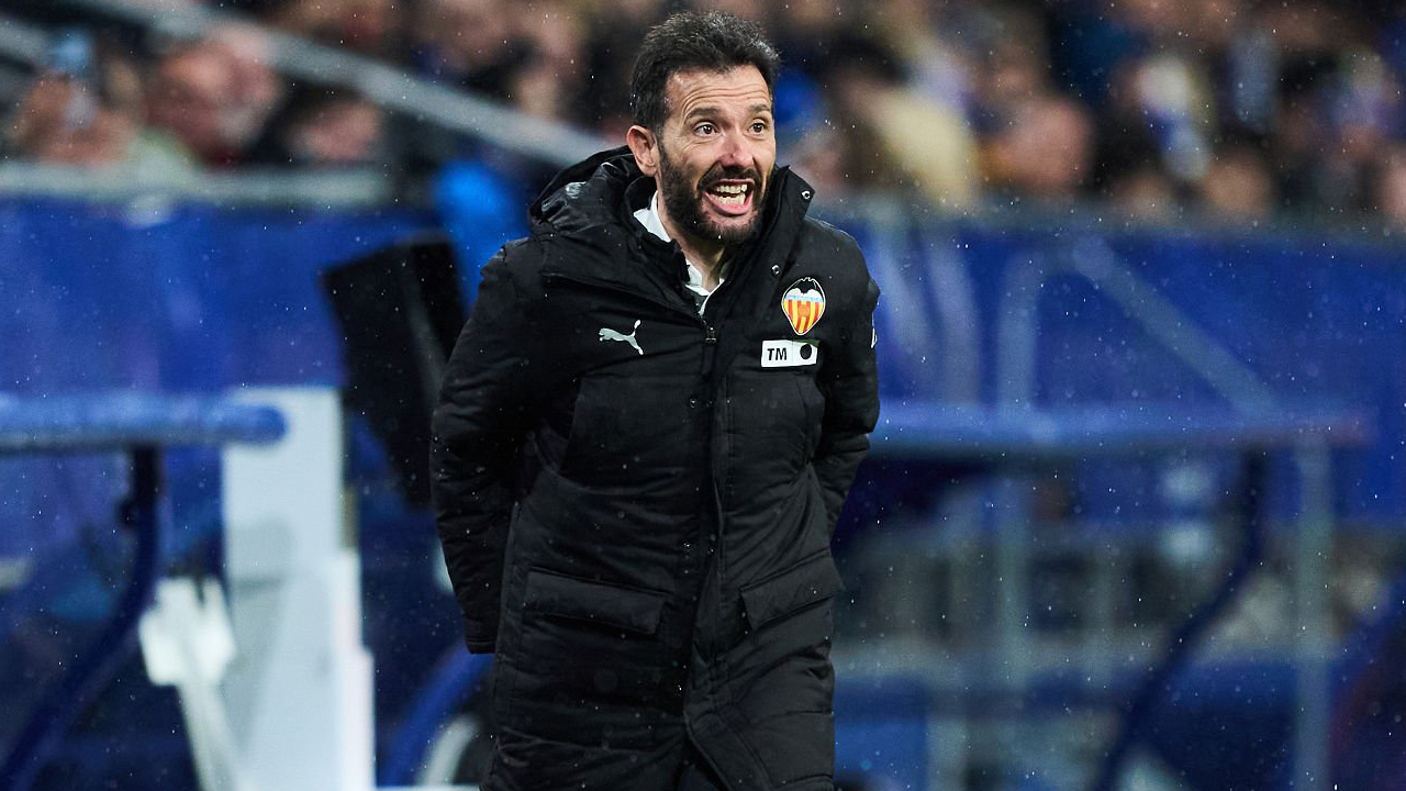 Dibayangi Degradasi, Carlos Corberan Optimis Valencia Mampu Bangkit