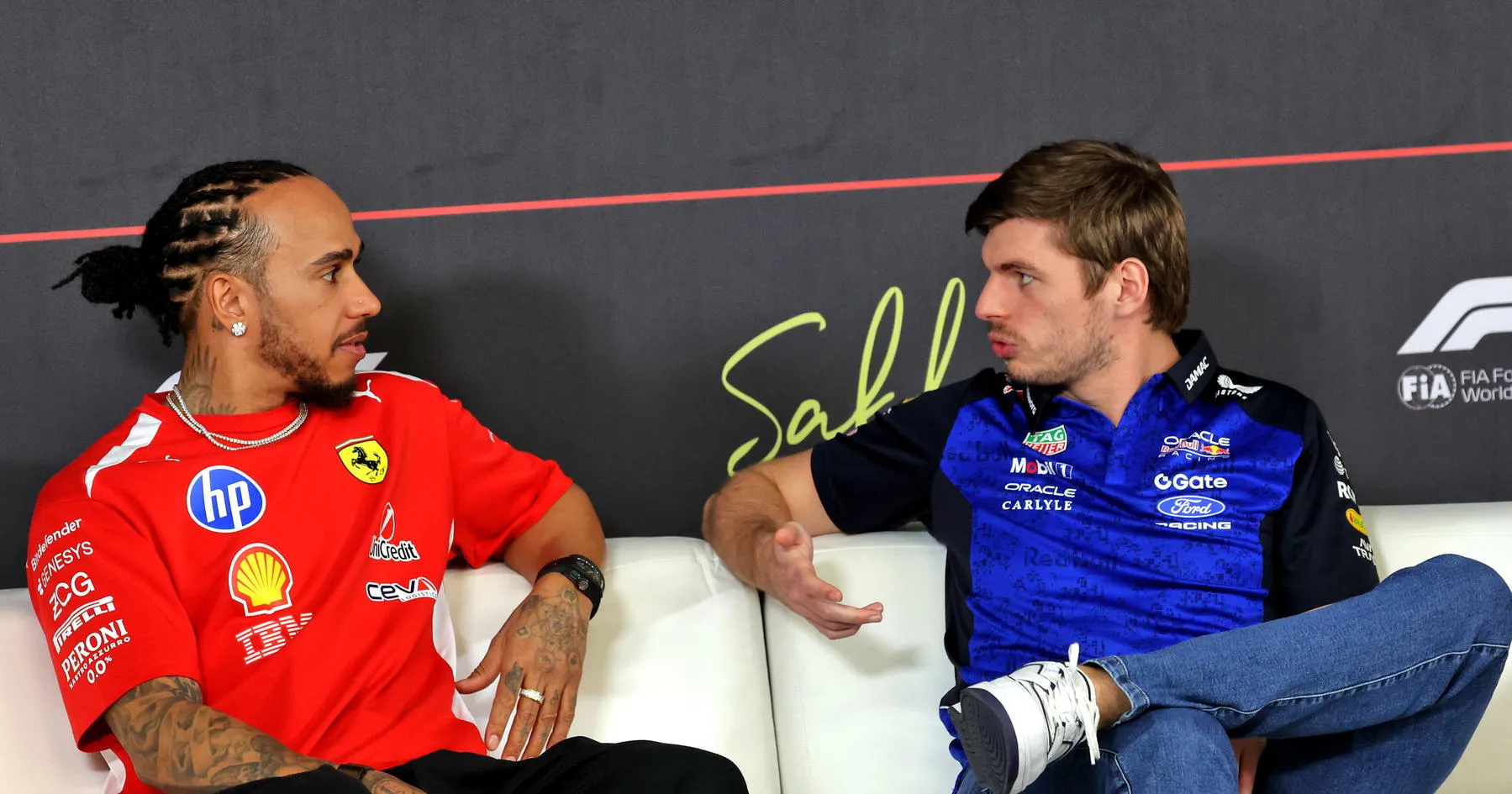 Ferrari Disarankan Pertimbangkan Rekrut Max Verstappen - sumber: (racingnews365)