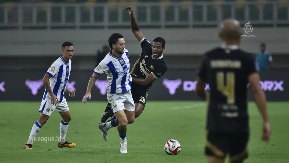 Imbang Melawan Dewa United, Persib Terancam Kehilangan Posisi Puncak - sumber: (ileagueid)