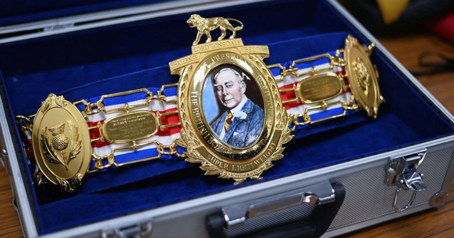 Juara Kelas Berat Inggris Baru Bertekad Kuasai Divisi - sumber: (secondsout)