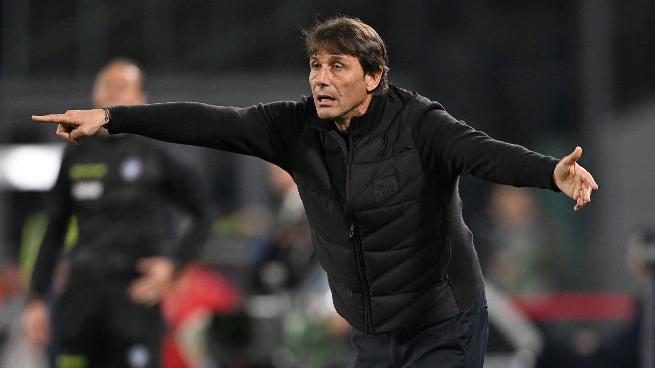 Presiden Napoli Soal Antonio Conte Latih Italia: Dia Masih Punya Kontrak!