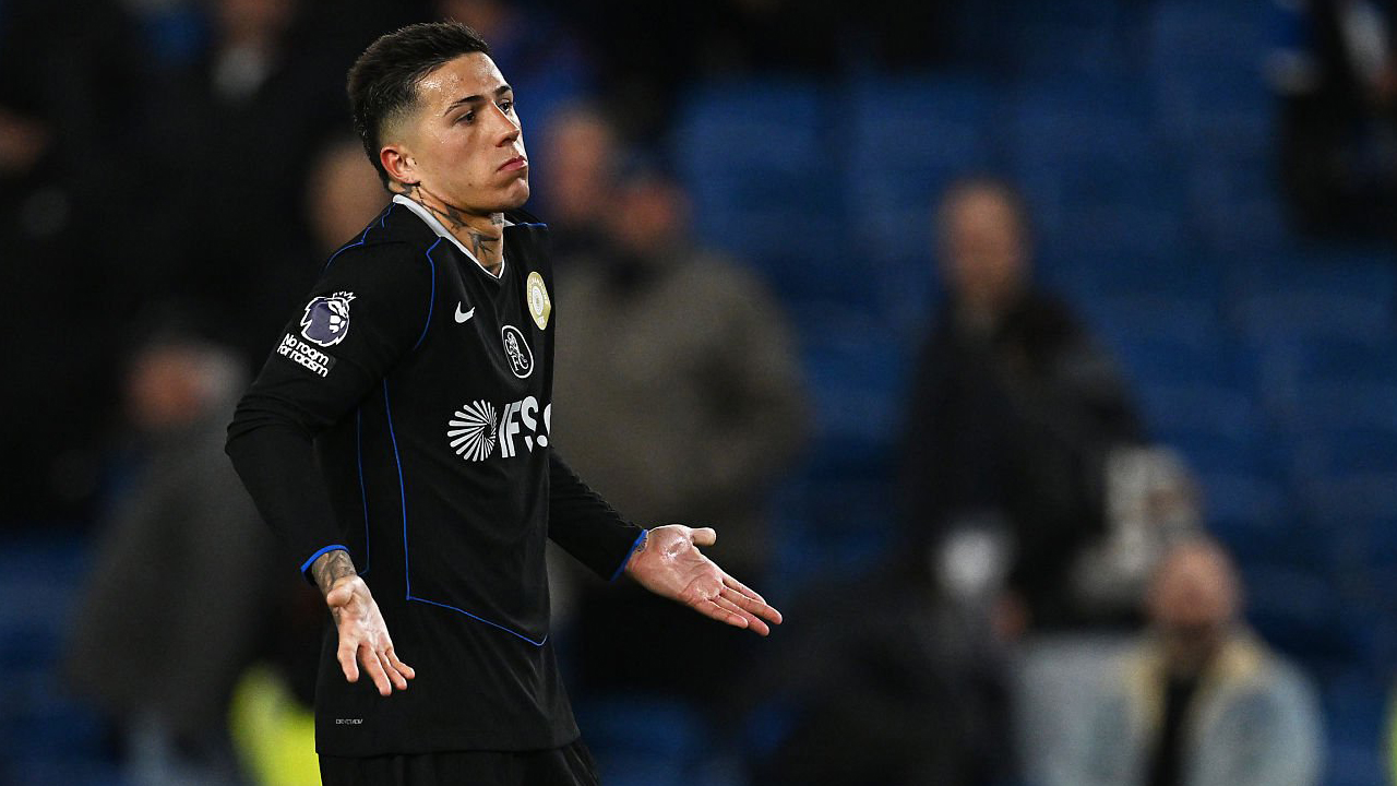 Aksi Enzo Fernandez Usai Kekalahan Chelsea Bikin Tim Sherwood Geram