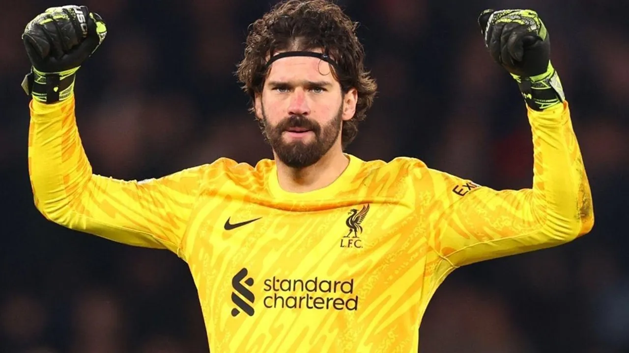 Alisson Becker Dilaporkan Bersedia Gabung Juventus