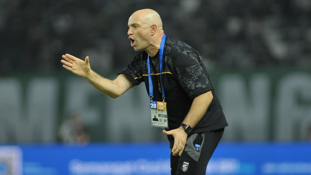 Bernardo Tavares Targetkan Rebound Persebaya di Tengah Sorotan