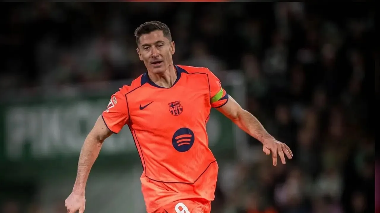 Bertahan di Barcelona, Robert Lewandowski Berpeluang Tolak Tawaran Milan