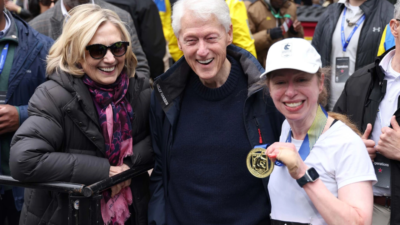 Chelsea Clinton Tuntaskan Boston Marathon 2026 dengan Rekor Pribadi