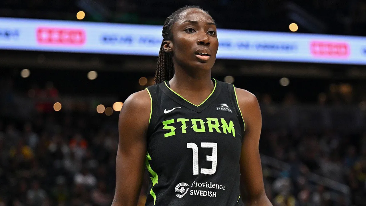 Cedera itu didapat Ezi Magbegor saat membela tim nasional Australia dalam kualifikasi FIBA Basketball World Cup yang berlangsung pada awal Maret. (Foto: AP)