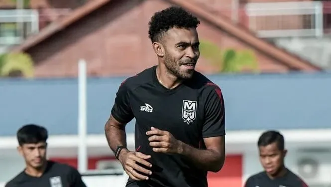 Hendri Susilo Tegaskan Kemenangan Kandang Sebagai Prioritas Malut United - sumber: (ileagueid)