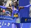 John Korir Pertahankan Gelar Boston Marathon dengan Rekor Baru