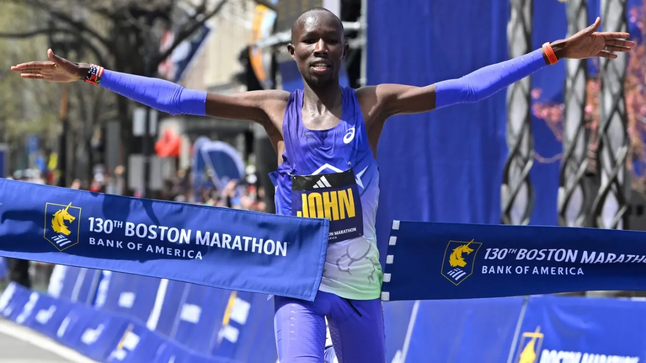John Korir Pertahankan Gelar Boston Marathon dengan Rekor Baru