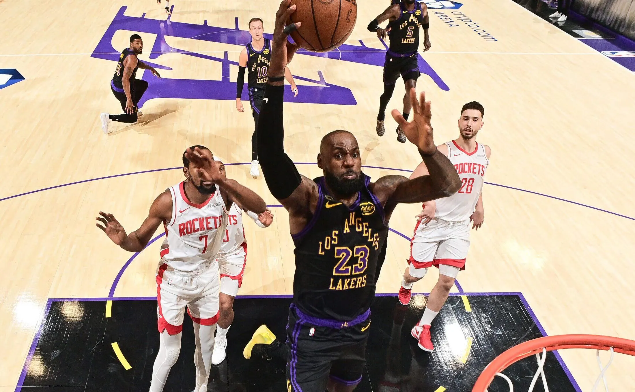 Lakers Unggul 2-0, LeBron Gemilang Lawan Rockets