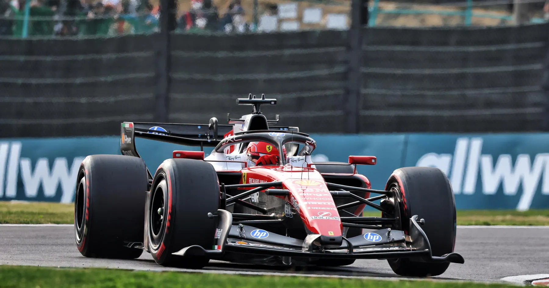 Leclerc Serukan Ferrari Tingkatkan Pengembangan Mobil - sumber: (racingnews365)